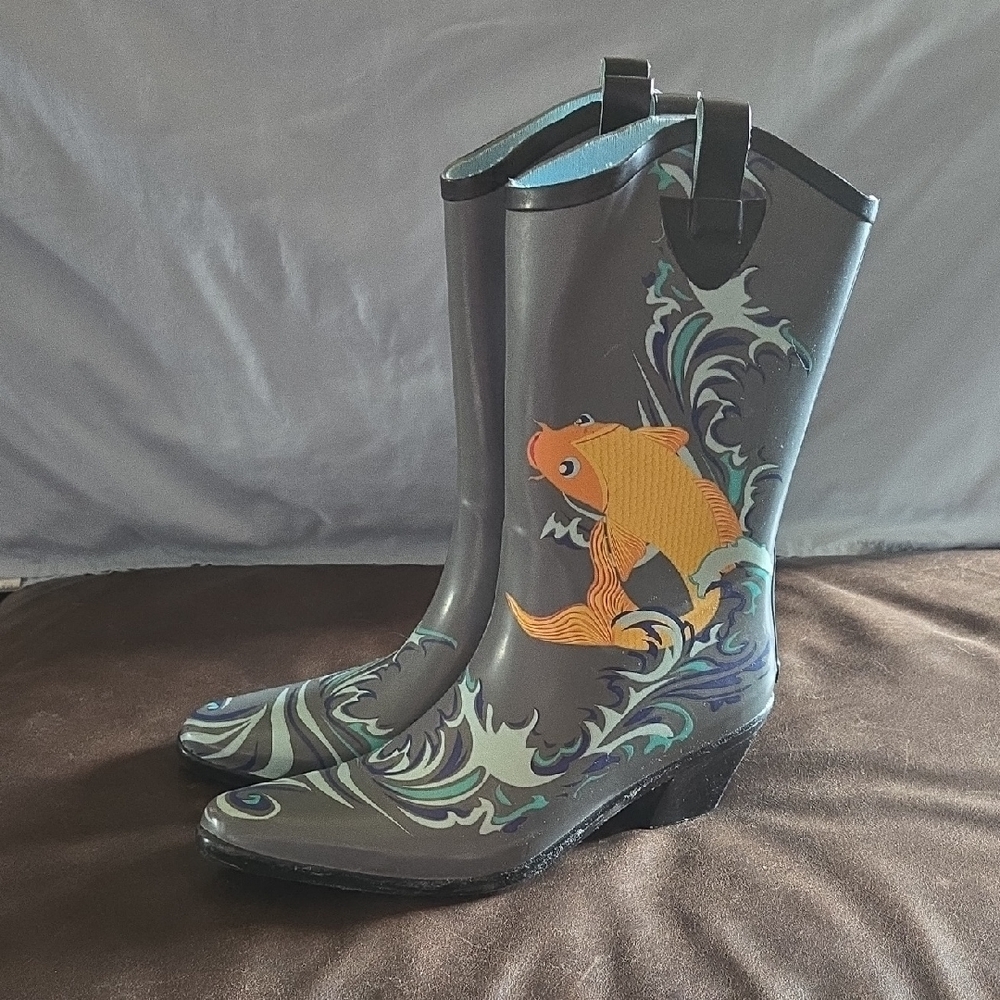 Stylish Women's Rain Boots with Fish Design